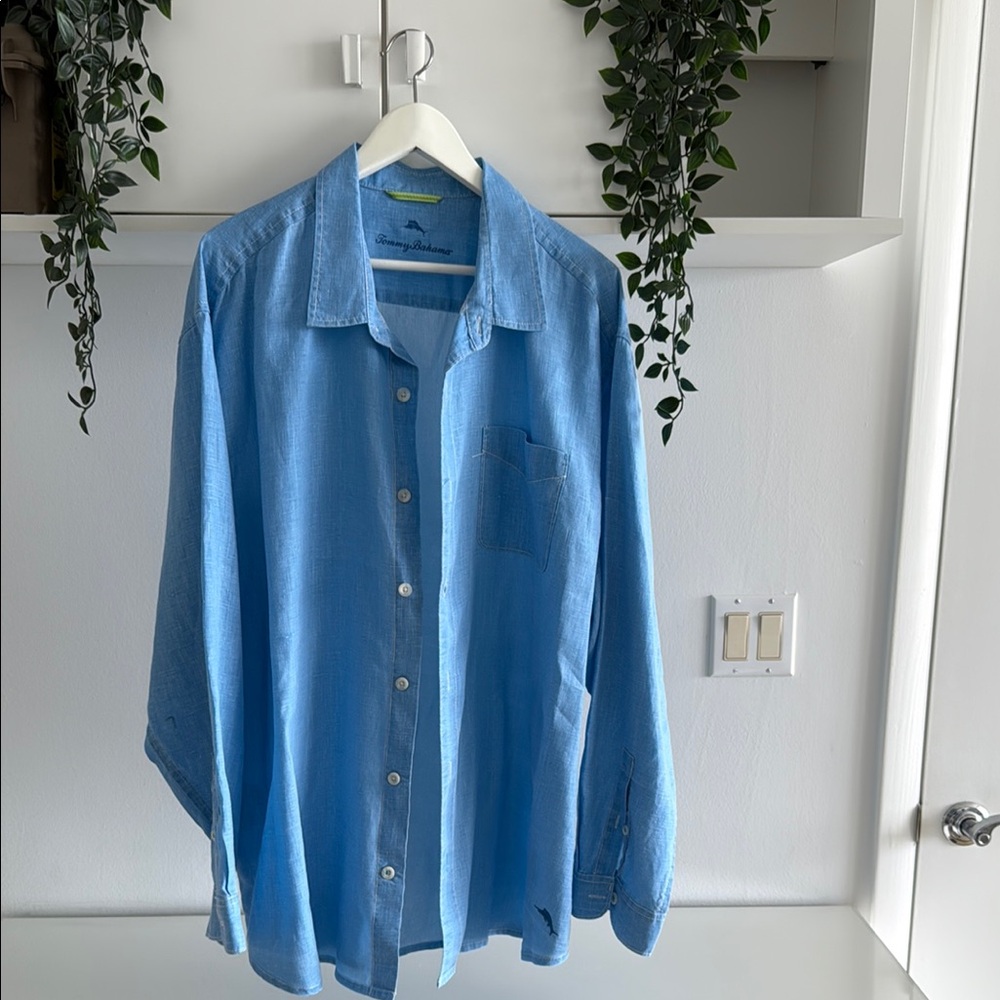 Tommy Bahama Light Blue Casual Button-Down Shirt